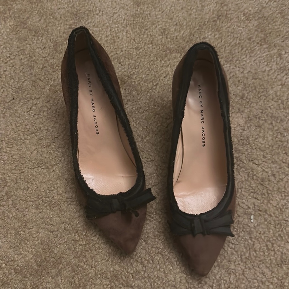 Brown with black bow Marc by Marc Jacob’s kitten heel